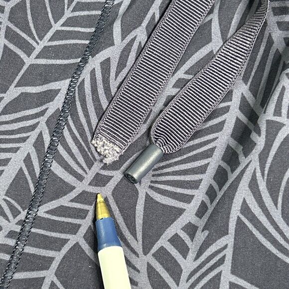 Lululemon Women's Size 4 Hotty Hot Short Pretty Palm Cadet Greyvy Cadet Blue - Picture 7 of 7